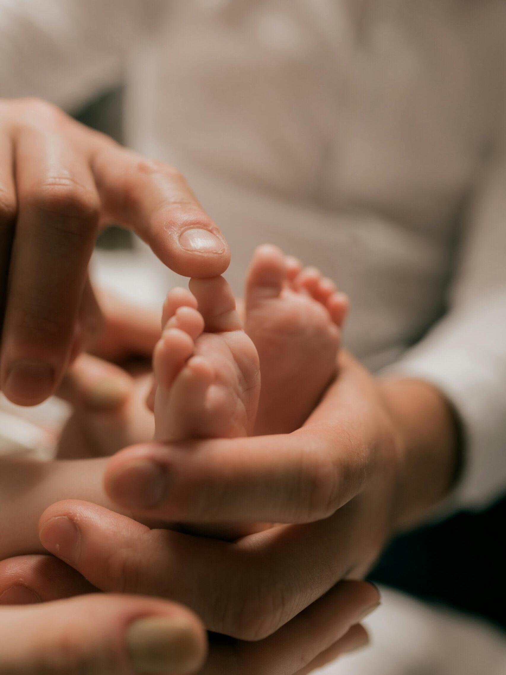 Safe and Creative Newborn Christmas Photo Ideas